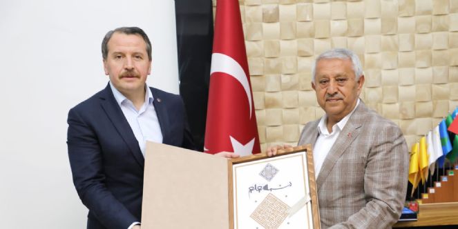 Memur-Sen Genel Başkanı Ali Yalçın, Zeybek Başkan'a övgü yağdırdı