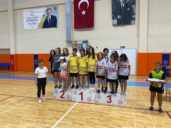 Afyonkarahisar Badminton Takımları Çeyrek Finale Yükseldi