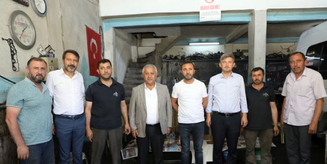 ESNAFINA DESTEK OLAN ZEYBEK BAŞKAN SORUNLARI DİNLEDİ