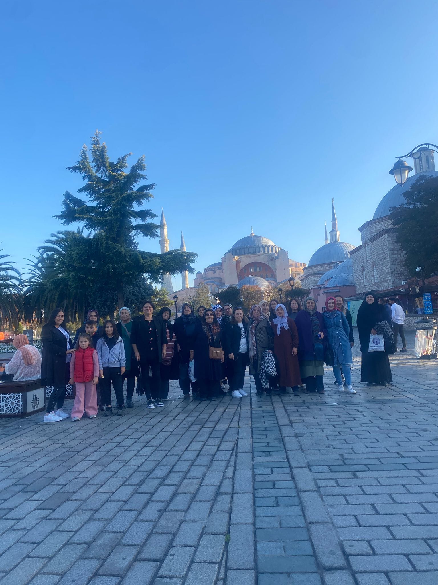 Belediye Başkanı Serkan Koyuncu, Kadınlara Ücretsiz İstanbul Gezileri Düzenliyor