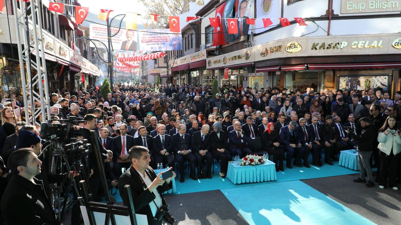 Afyonkarahisar'da Tarihi Uzun Çarşı ve Sokak Sağlıklaştırma Projesi Açıldı