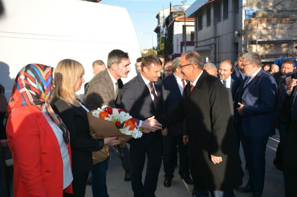 Bakan Özhaseki, Afyonkarahisar'da Çevre, Şehircilik ve İklim Değişikliği konularını ele aldı