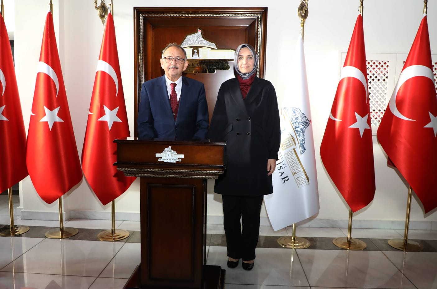 Çevre Bakanı Mehmet Özhaseki, Afyonkarahisar Valisi Kübra Güran Yiğitbaşı'na nazik ziyarette bulundu