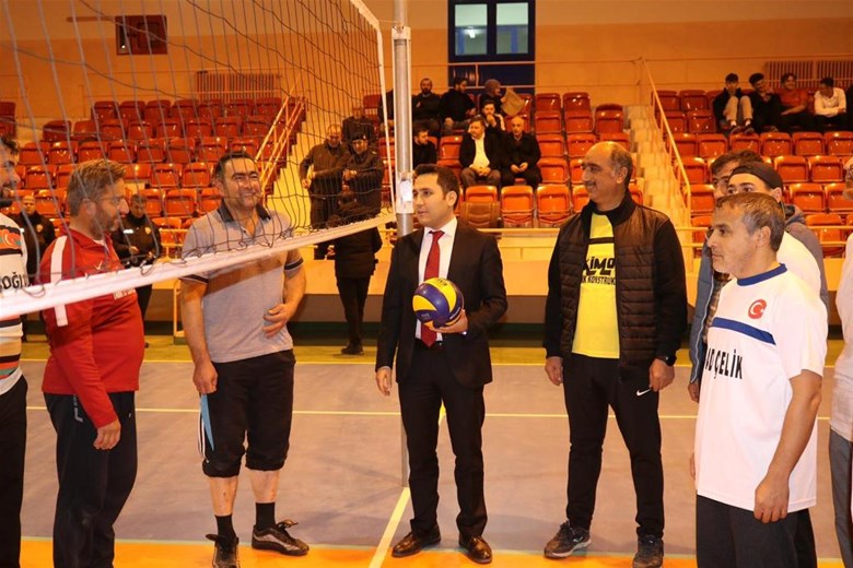 İhsaniye'de 100. Yıl Kaymakamlık Voleybol Turnuvası Başladı, 12 Kamu Kurumu Yarışıyor! #VoleybolTurnuvası #İhsaniyeGençlikveSpor #KamuKurumları