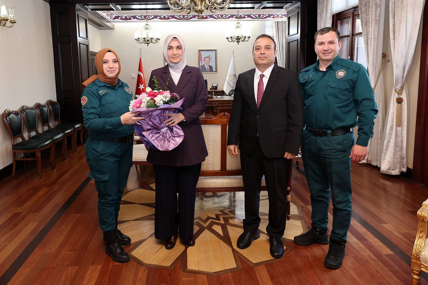 Vali Kübra Güran Yiğitbaşı, Dünya Gümrük Günü'nü kutladı ve gümrük görevlileriyle bir araya geldi.