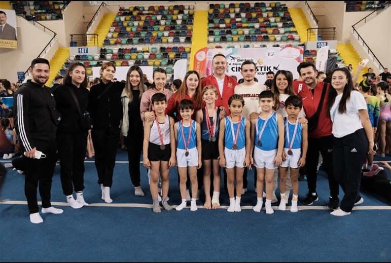 Balıkesir'de düzenlenen Kuva-yi Milliye 6. Bölge Şampiyonası'na Afyonkarahisar Gençlik ve Spor Kulübü damga vurdu.