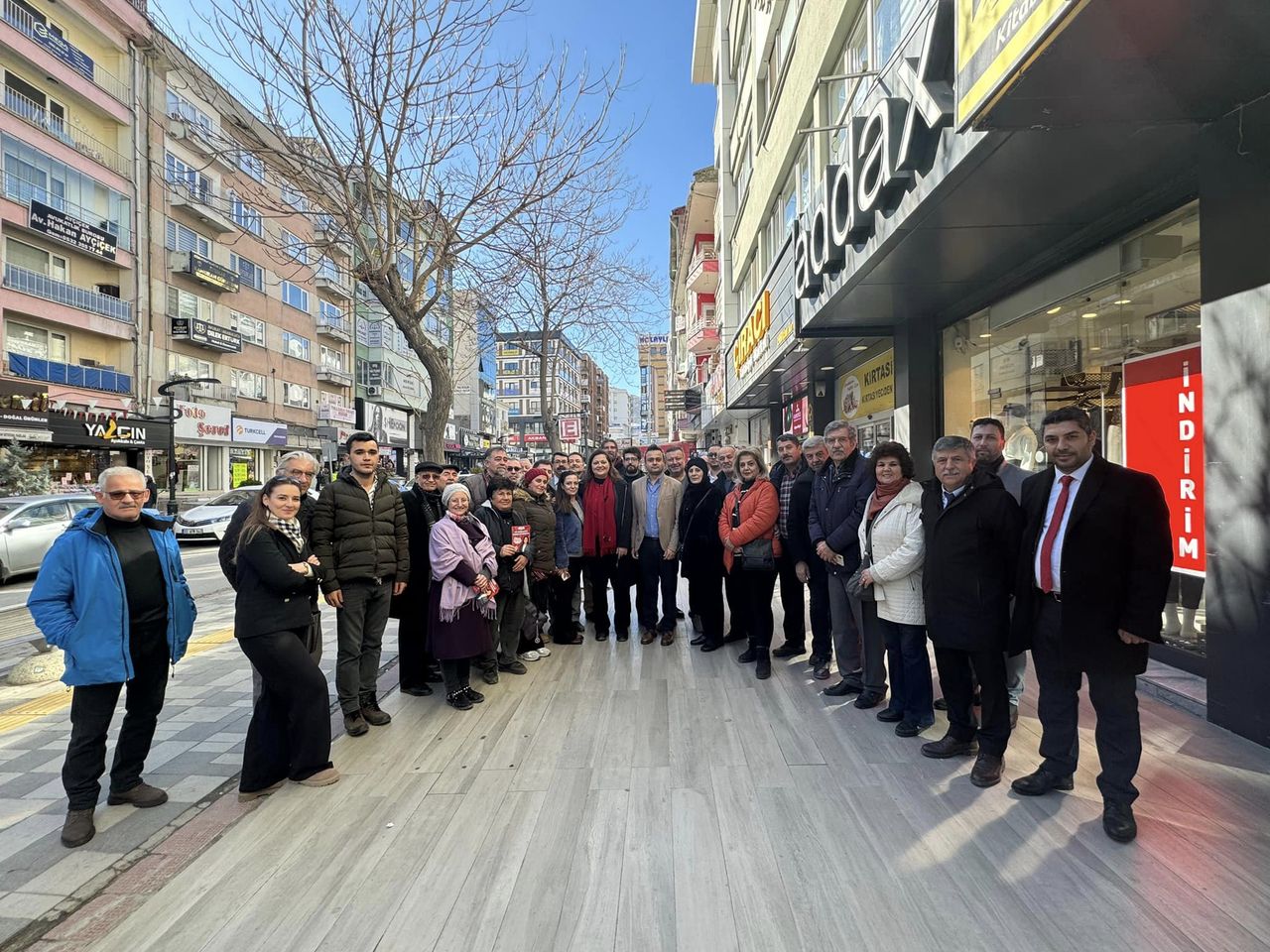 Afyonkarahisar Belediye Başkan Adayı, Esnaf ve Vatandaşları Ziyaret Ederek Halka Hizmet Vermeyi Hedefliyor