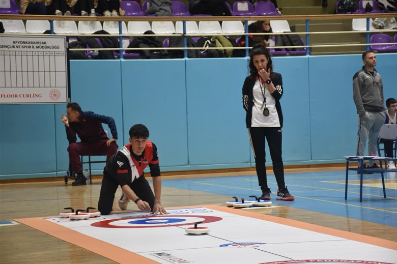 Floor Curling Gençler Kız-Erkek-Karma Grup Turnuvası, Tınaztepe Spor Salonu'nda Başladı