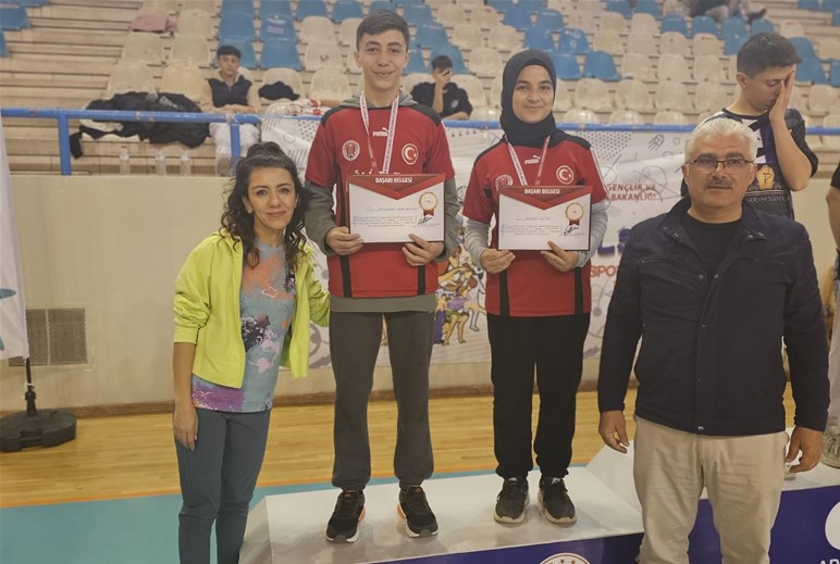 Çay İmamhatip Ortaokulu, Okul Sporları Floor Curling Yıldızlar Bölge müsabakalarında ikinci olarak Türkiye Şampiyonası'na katılmaya hak kazandı.