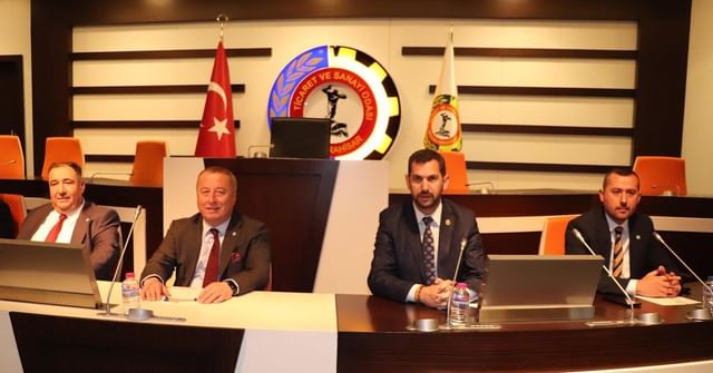 İyi Parti Adayı Alper Yağcı, Afyonkarahisar'da İş Dünyası Temsilcileriyle Toplantı Yaptı