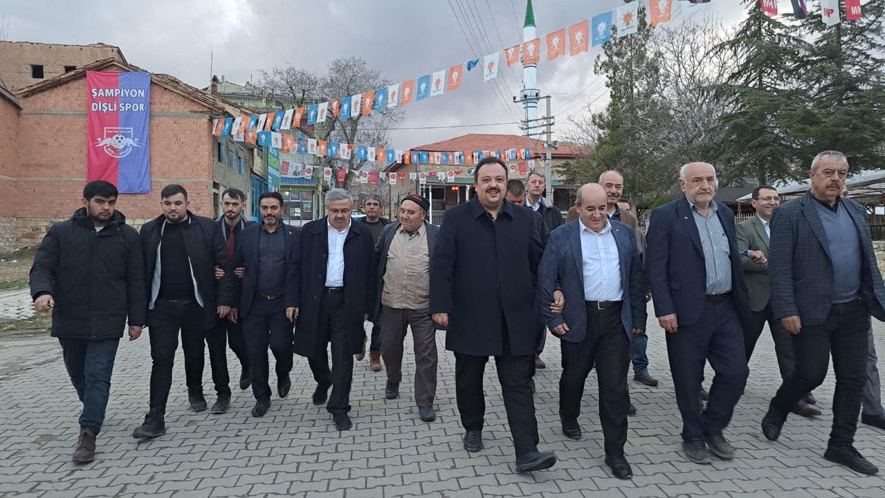 AK Parti Milletvekili İbrahim Yurdunuseven ve Bolvadin Belediye Başkan Adayı Süreyya Güvenir, Bolvadin'de esnaf ziyaretleri gerçekleştirdi.