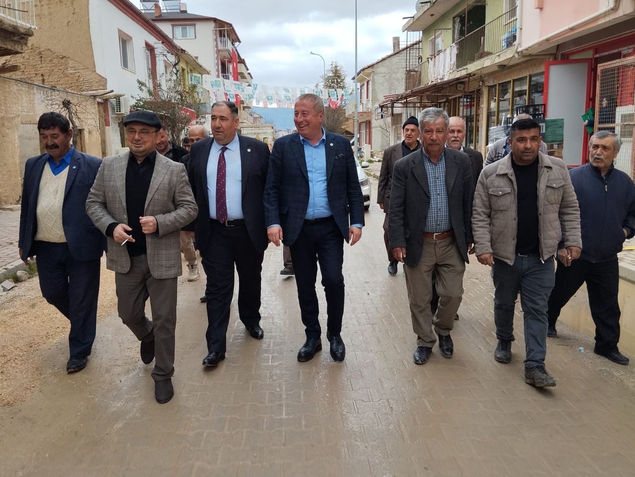 İyi Parti Milletvekili Hakan Şeref Olgun, Başmakçı İlçe Başkanı'nın Kardeşinin Düğününde