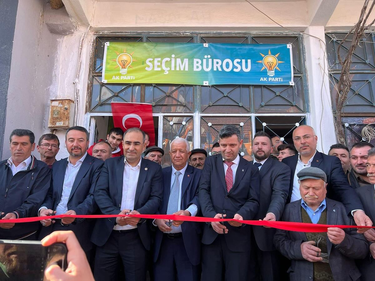 AK Parti, Afyonkarahisar'da Seçim Koordinasyon Merkezi açılışında yoğun ilgiyle karşılandı.