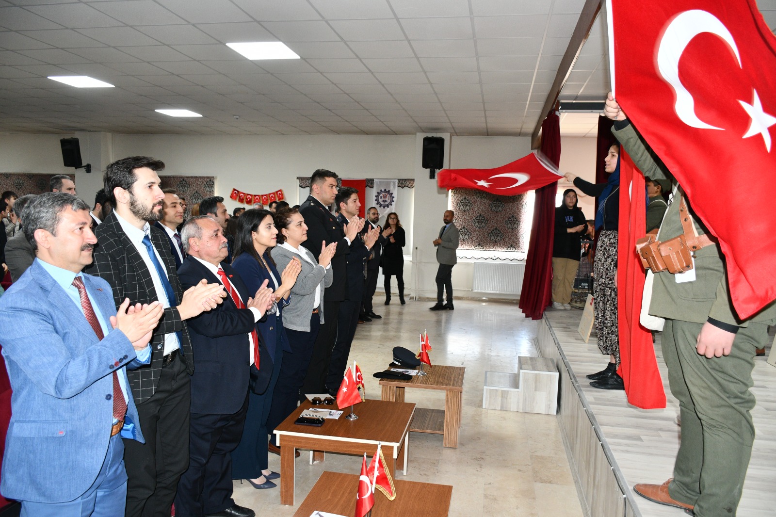 18 Mart Çanakkale Zaferi ve Şehitleri Anma Günü'nde İlçemizde Çelenk Sunma Töreni Düzenlendi