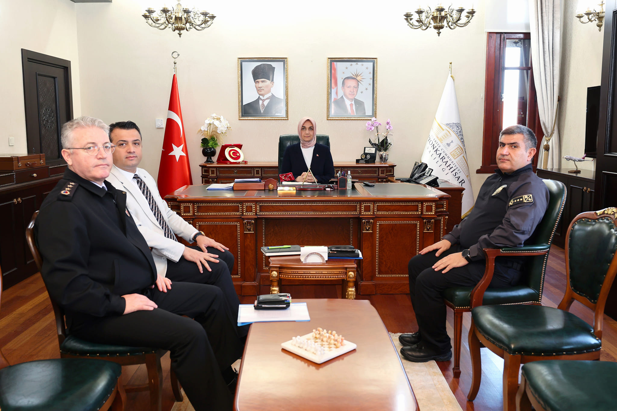 Afyonkarahisar Valisi Çeşitli Güvenlik Konularını Görüşmek İçin Toplantı Düzenledi