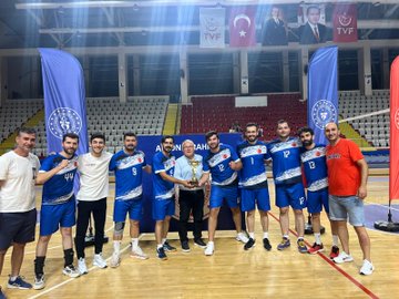 Büyük Erkekler Voleybol Turnuvası Afyonkarahisar'da Sona Erdi