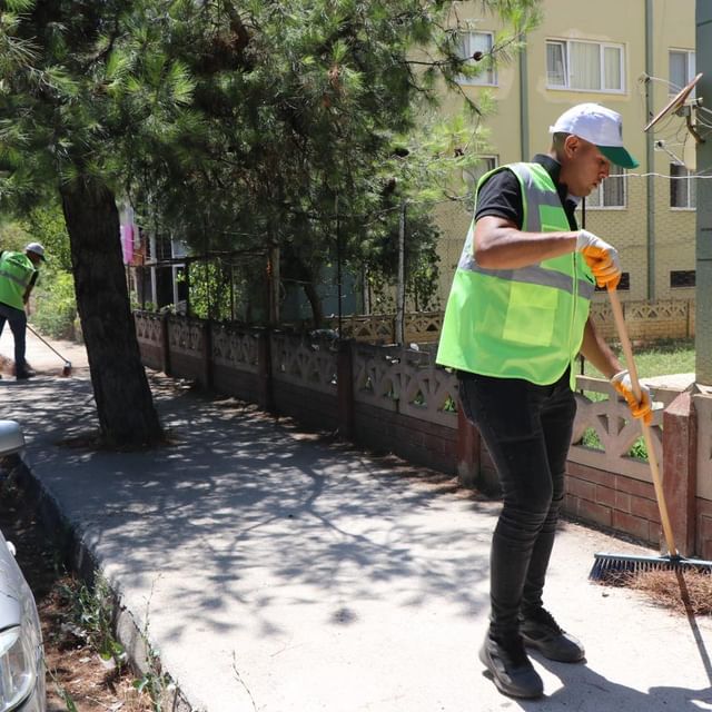 Dinarda Temizlik Çalışmaları Aralıksız Devam Ediyor