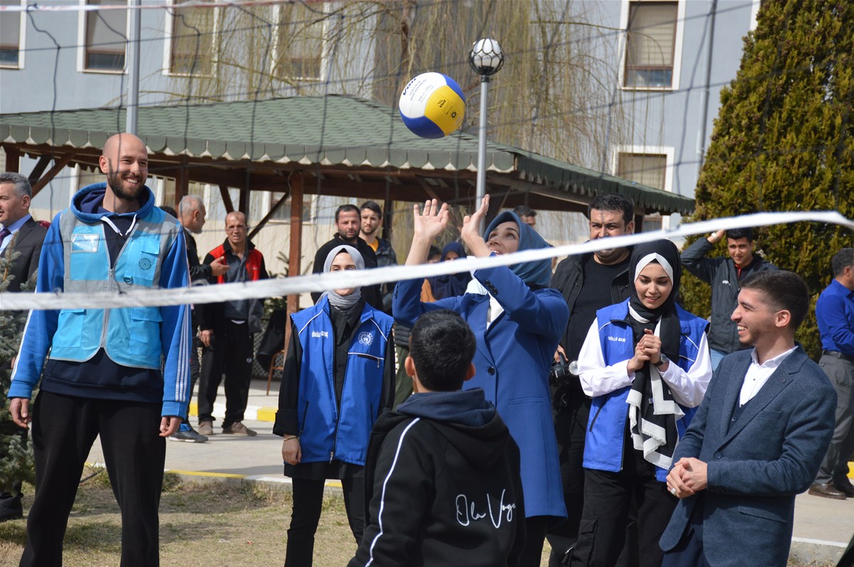 KENDİNİZİ ASLA YALNIZ HİSSETMEYİN